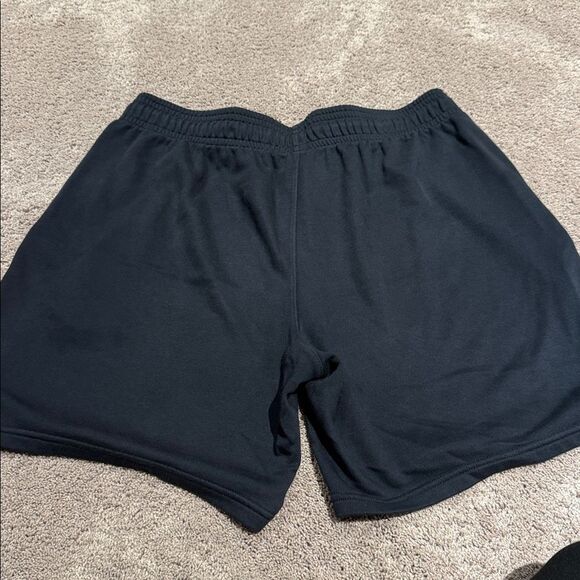 Under Armour size XL men’s athletic shorts! Great condition - Picture 3 of 3